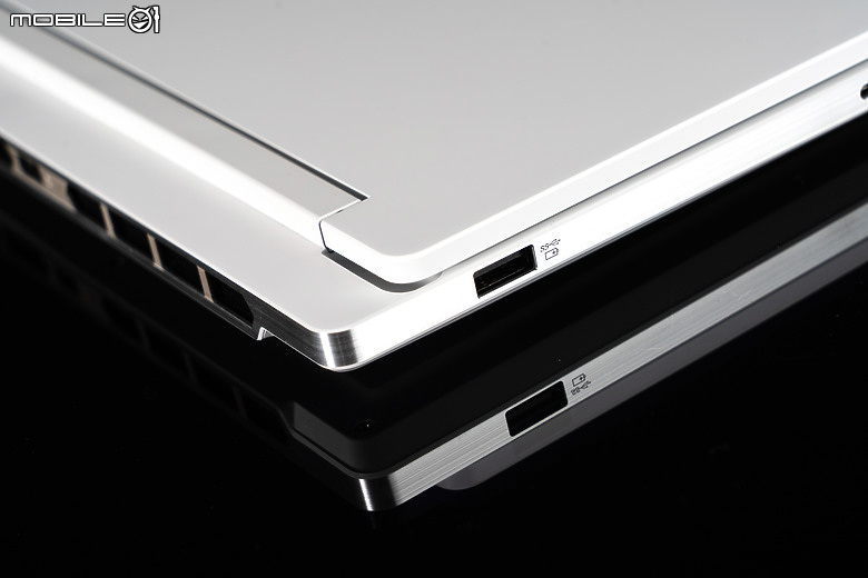 Lenovo Legion 7i (Gen10) 電競筆電｜白色外表藏不住強大戰力！