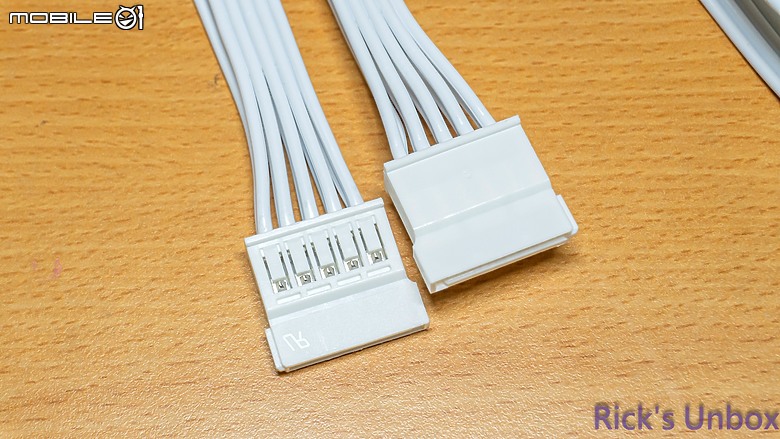 點我看大圖 【開箱】來自台灣製造的金牌主流電源 | FSP VITA GM MIT 1000W WHITE