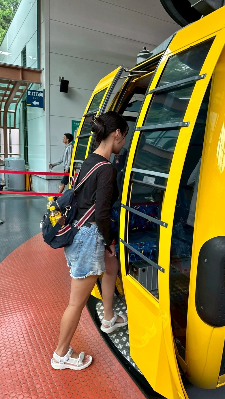 去日月潭搭纜車順便玩了九族文化村,夏天園內超涼的