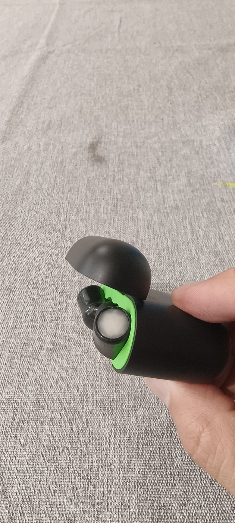 有人RAZER earbuds維修過嗎