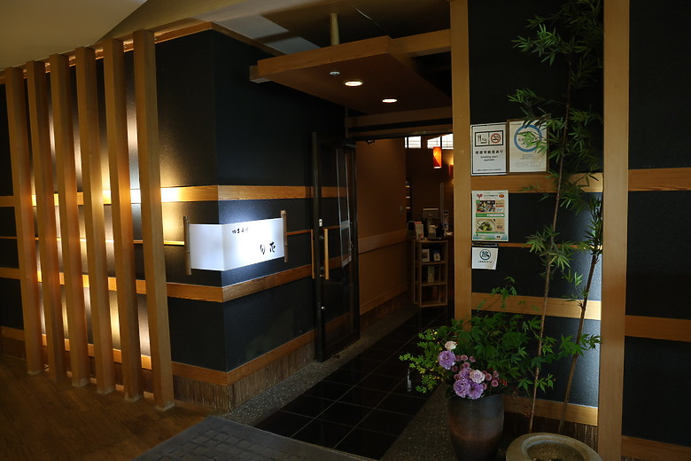 點我看大圖 夏日北海道自由行-函館篇(五稜郭/旬花/大黑屋/函館朝市/金森紅磚倉庫/小丑漢堡/八幡坂/元町/根室花丸/函館山)