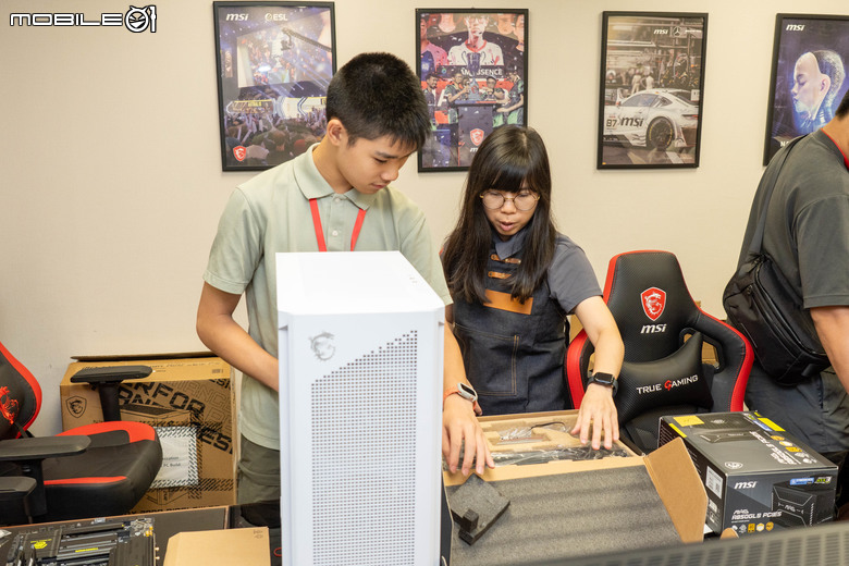 【活動體驗】Mobile01 x 微星 EZ DIY PC 組裝體驗會 體驗 DIY 組裝樂趣／液態氮超頻 還有專業小姐姐指導