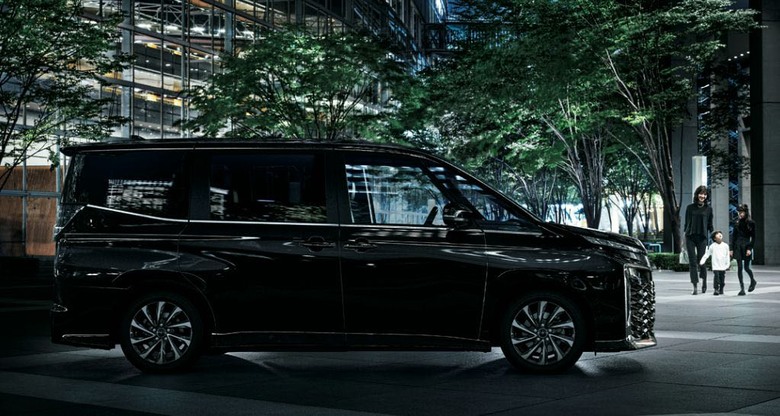 TOYOTA的 MPV (VOXY),和泰可以透露消息了吧!