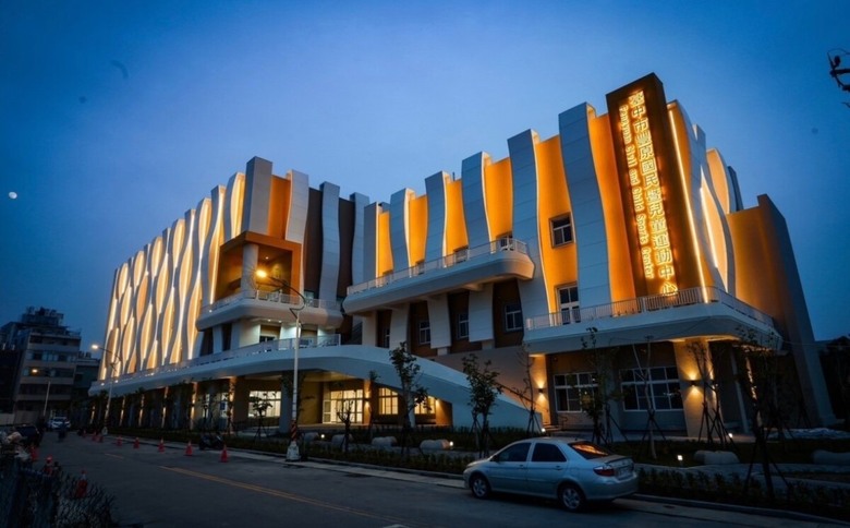點我看大圖 🌟 豐原【豐原國民暨兒童運動中心 空拍分享】豐富健康產業園區 ╳ 亞大豐原附醫暨長照機構