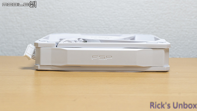 點我看大圖 【開箱】全漢首款一體式水冷 | FSP AE36 WHITE