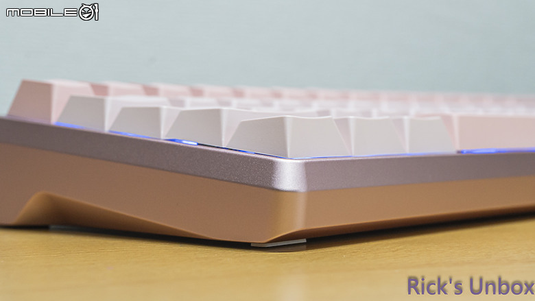 【開箱】富士櫻磁軸鍵盤 | iRocks K104H FUJI PINK