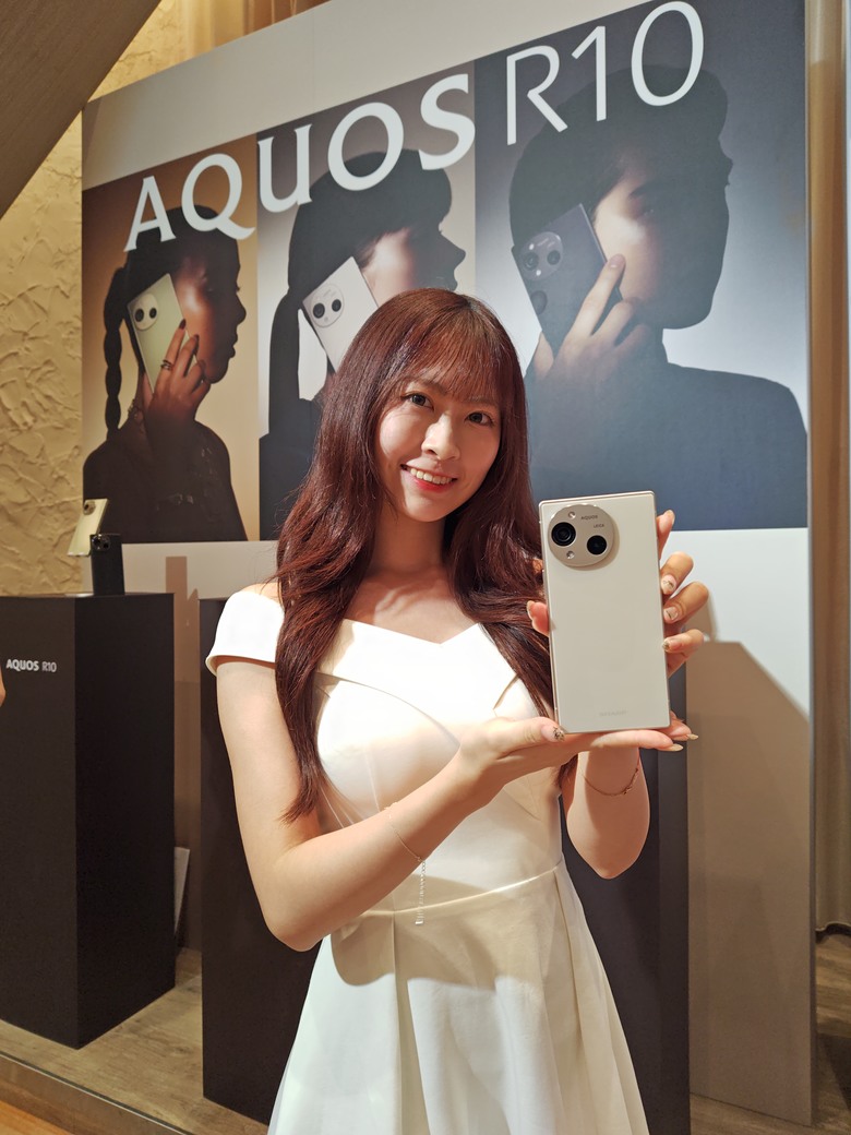 點我看大圖 AQUOS R10 輕旗艦明天發售