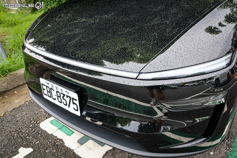 Tesla Model Y 小改款 Long Range AWD 試駕｜千里電耗實測、體驗其全面性的有感升級！