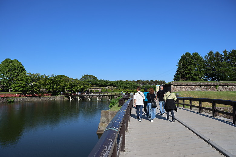 點我看大圖 夏日北海道自由行-函館篇(五稜郭/旬花/大黑屋/函館朝市/金森紅磚倉庫/小丑漢堡/八幡坂/元町/根室花丸/函館山)