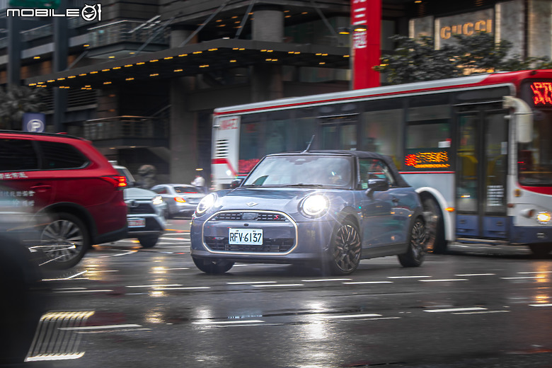 MINI Cooper Cabrio S 試駕｜不只吃可愛長大，還有變身帥氣的上空魅力！