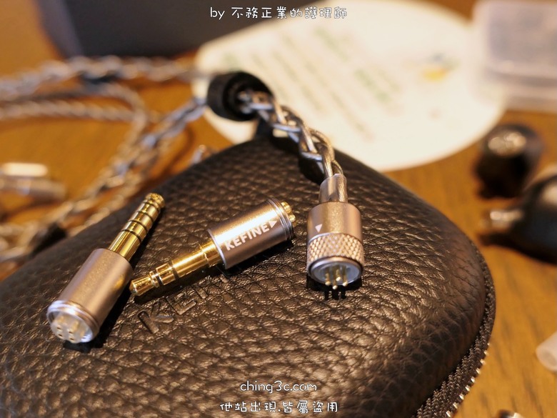 KEFINE 柯凡 Quatio 入耳式耳機：四單體圈鐵架構,可換濾音管、可換端子｜低調不失質感且配件超齊全！