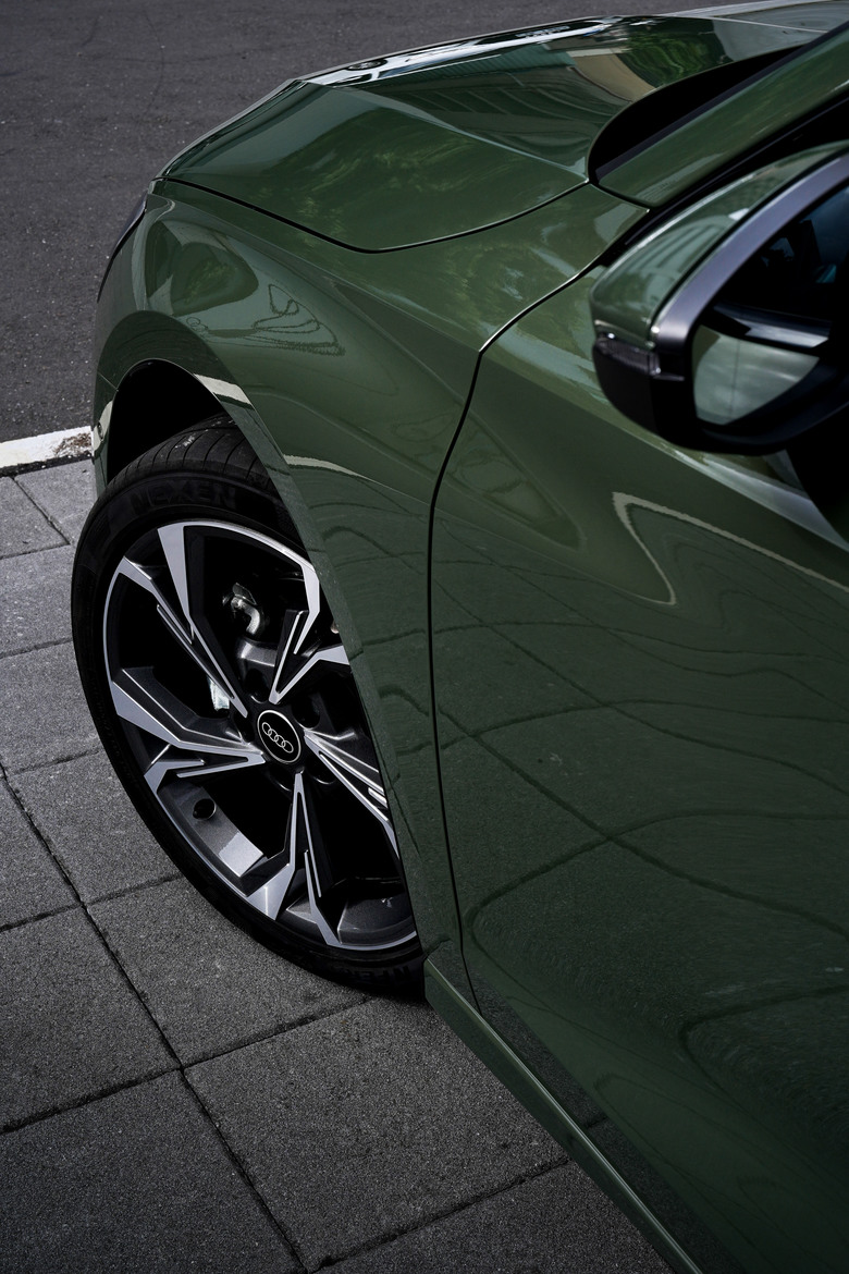 交車照片分享｜A3 Sportback 35 TFSI advanced｜金屬軍裝綠 District Green M4