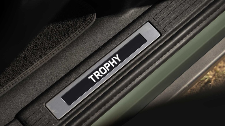 Defender Trophy Edition 限量登場
