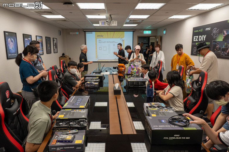 【活動體驗】Mobile01 x 微星 EZ DIY PC 組裝體驗會 體驗 DIY 組裝樂趣／液態氮超頻 還有專業小姐姐指導