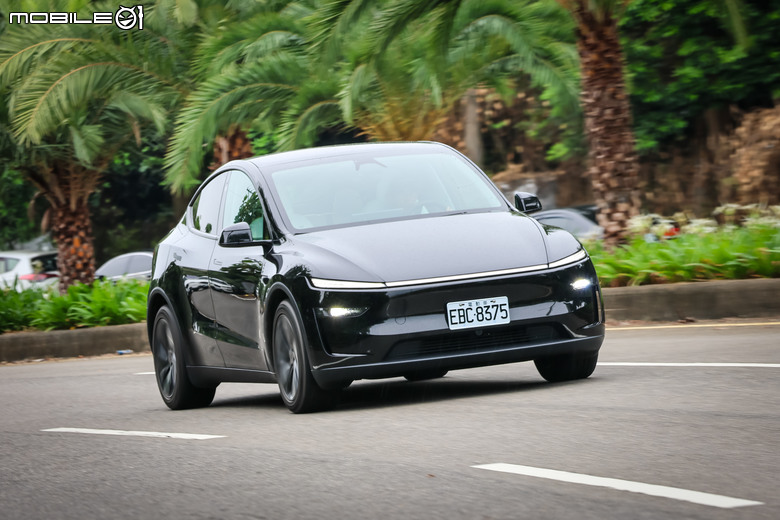 Tesla Model Y 小改款 Long Range AWD 試駕｜千里電耗實測、體驗其全面性的有感升級！