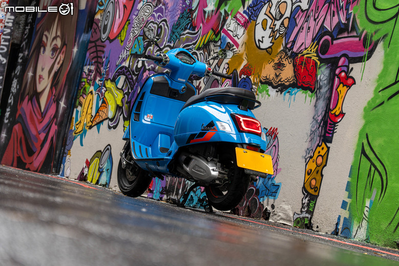點我看大圖 Vespa GTS 300 Super Sport 從容穿梭 自在馳騁|老偉士的靈魂、新世代的進化!