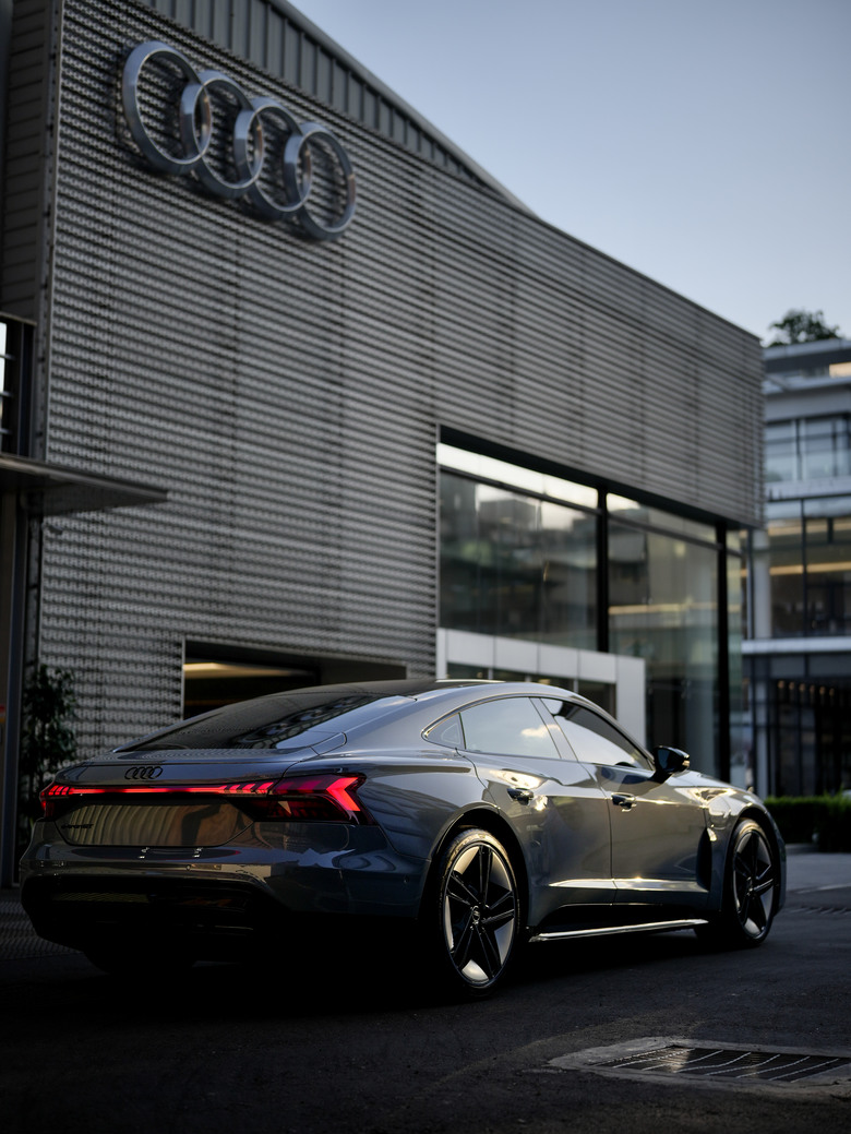 交車照片分享｜e-tron GT quattro Black Edition｜金屬蒼鷹灰 Kemora Gray 8R