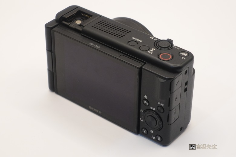 【盲狙先生傳124】SONY ZV-1 & ZV-1M2 | ❤️旅人的觀景小列車❤️ 輕巧方便的旅拍\生活紀錄vLog機，只能二選一你的決定?