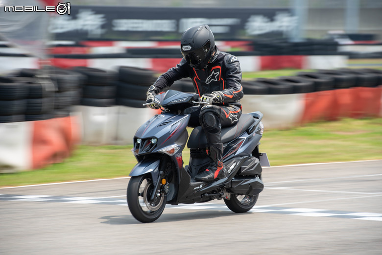 SYM JET SL / SL+ SuperC 小改款試駕｜腹內大升級，導入電推 ZRSG 3.0！