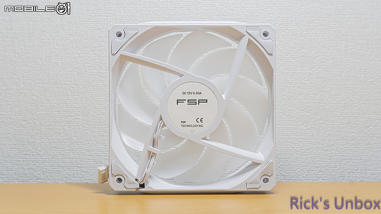 點我看大圖 【開箱】全漢首款一體式水冷 | FSP AE36 WHITE