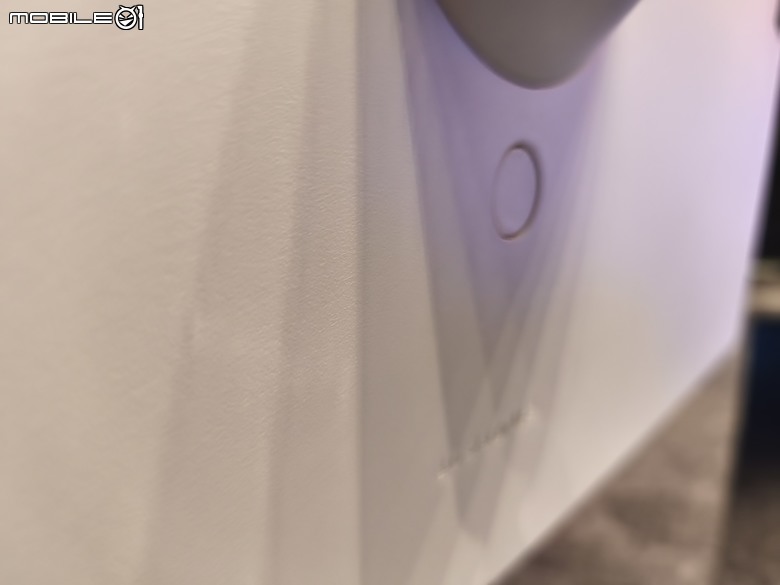 點我看大圖 【 體驗會實況 】LG 以透明面板 「SINGNATURE OLED T」旗艦機種領軍,展現顯示器產品未來的嶄新風貌!