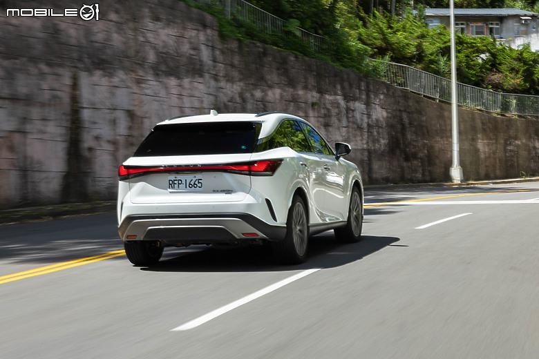 Lexus RX 450h+ 旗艦版試駕|淺嚐純電生活,從插電式油電動力開始!