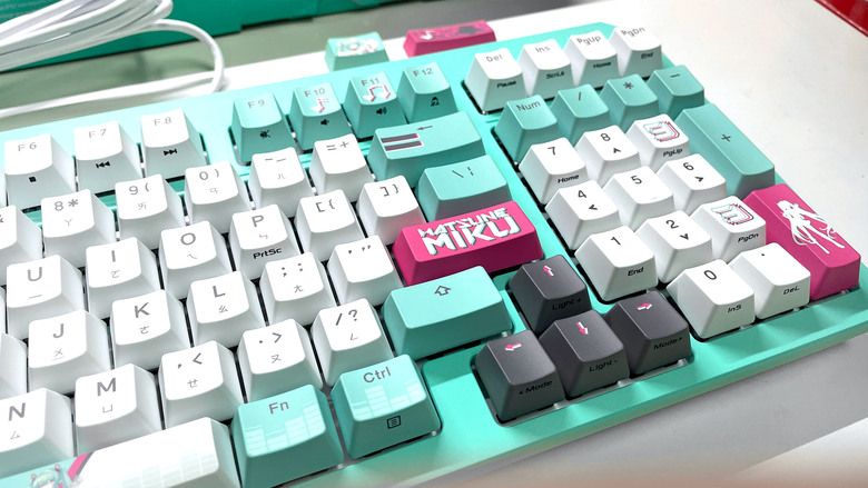 【阿洪開箱中】ASUS TUF Gaming × 初音未來 聯名電競套裝完整開箱!初音ミク Hatsune Miku (圖多)