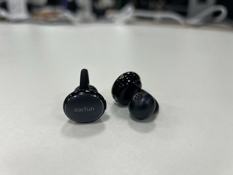 藍牙 6.0 來了 - EarFun Clip 開放式耳夾藍牙耳機開箱評測