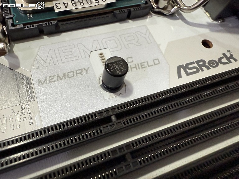 點我看大圖 萬元新選 ASRock Z890 Steel Legend WiFi銀白色PCB