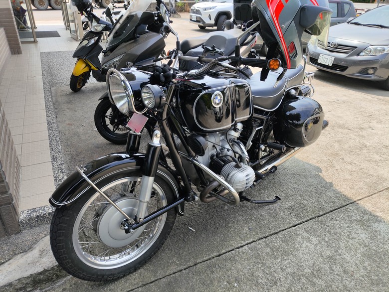 BMW水平對臥雙缸古董車 R60/2 R69?
