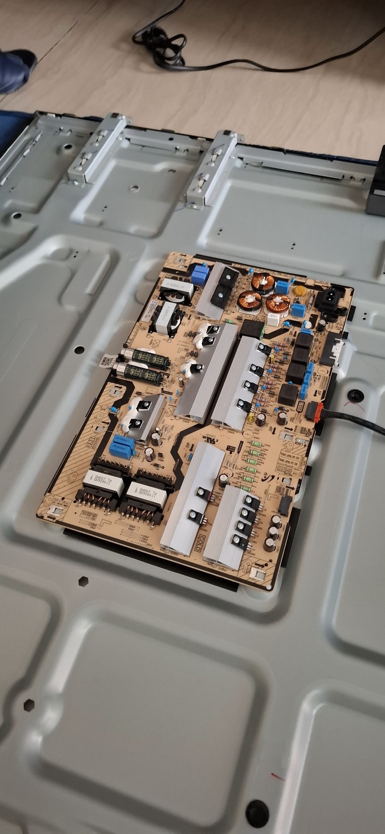 Samsung QA82Q60 維修