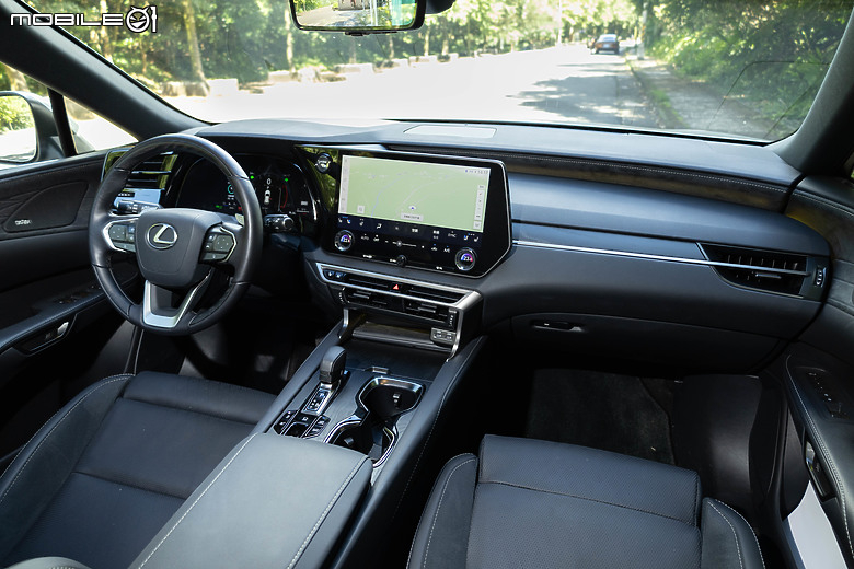 Lexus RX 450h+ 旗艦版試駕|淺嚐純電生活,從插電式油電動力開始!