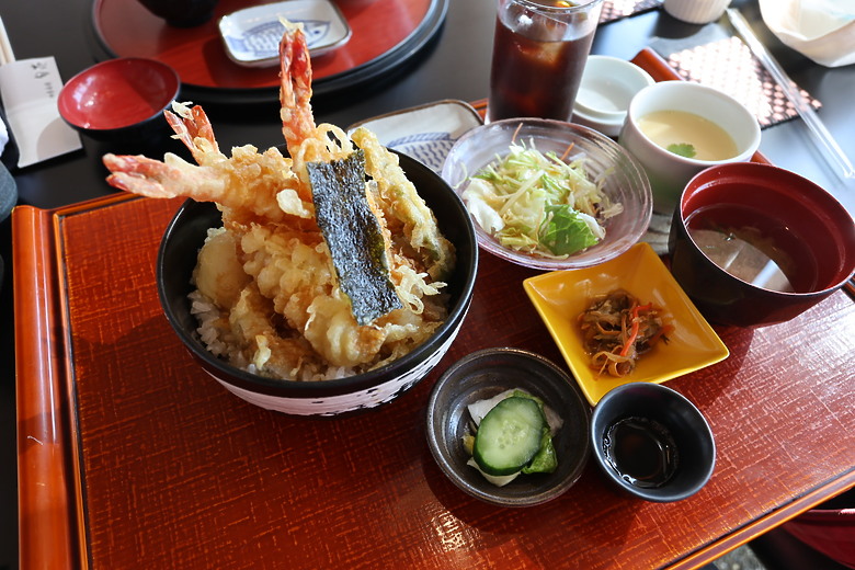 點我看大圖 夏日北海道自由行-函館篇(五稜郭/旬花/大黑屋/函館朝市/金森紅磚倉庫/小丑漢堡/八幡坂/元町/根室花丸/函館山)