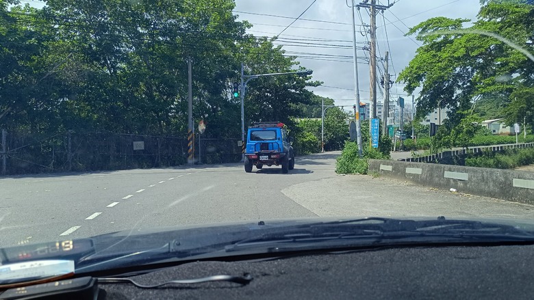 我只是問問沒其他意思這個車牌好像怪怪的