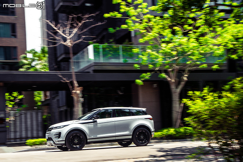 Range Rover Evoque 新年式試駕|新增「都會魅影版」,黑化套裝一次奉上!
