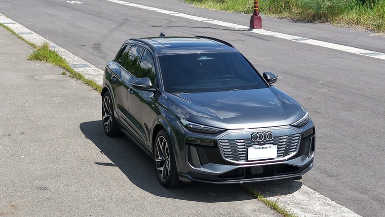 Q6 e-tron quattro S-line w/ Daytona Grey