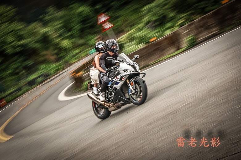 【最後一刻才開箱】菜雞的第一台重機 BMW S1000RR M版(23年式)