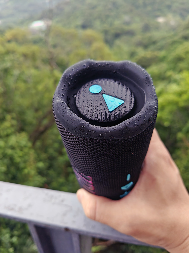 【開箱！】JBL Flip 7 防水防塵防摔的可攜式時尚藍芽喇叭！
