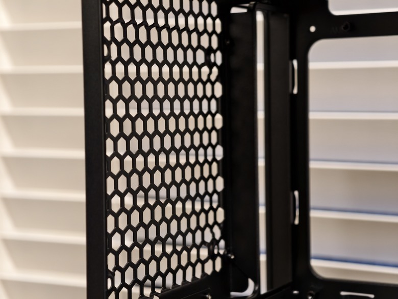 (舊殼開箱) 主打高風量的散熱布局，Fractal Design Torrent Compact & Nano開箱試用