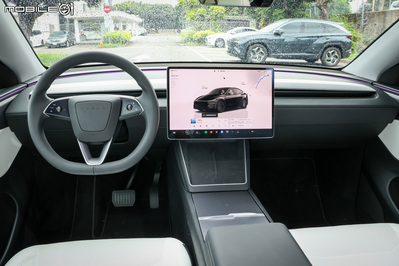 Tesla Model Y 小改款 Long Range AWD 試駕｜千里電耗實測、體驗其全面性的有感升級！