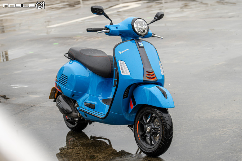 點我看大圖 Vespa GTS 300 Super Sport 從容穿梭 自在馳騁|老偉士的靈魂、新世代的進化!