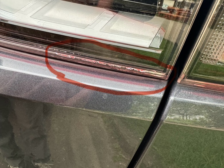請問你的三代HRV 後倒車燈具總成有裂痕嗎?現在新發售Hrv ehev品質如何?