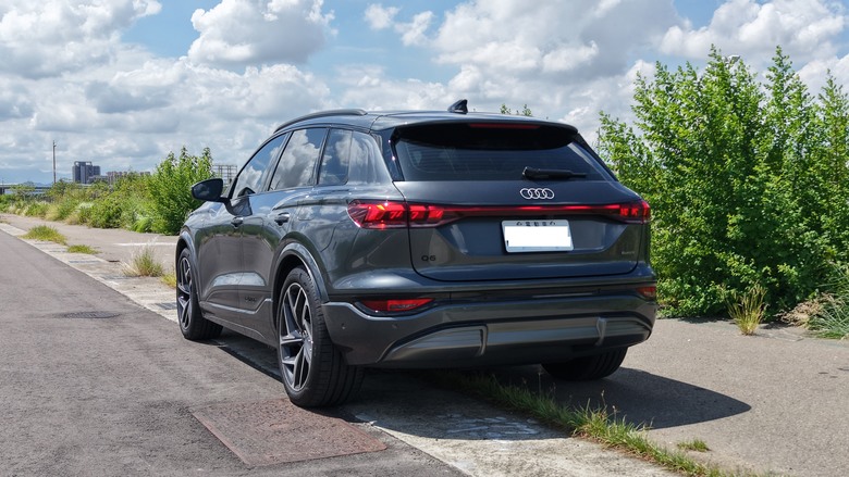 Q6 e-tron quattro S-line w/ Daytona Grey
