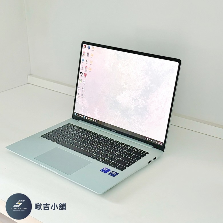 開箱&分享 荣耀Honor MagicBook Pro 14（2025） 🖥️(全實拍及開箱影片)