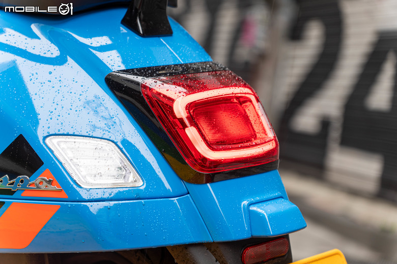 Vespa GTS 300 Super Sport 從容穿梭 自在馳騁｜老偉士的靈魂、新世代的進化！