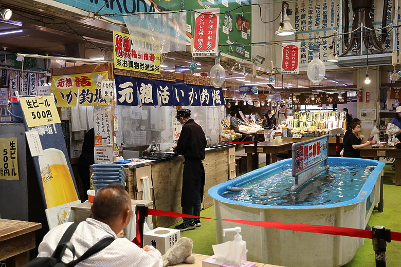 點我看大圖 夏日北海道自由行-函館篇(五稜郭/旬花/大黑屋/函館朝市/金森紅磚倉庫/小丑漢堡/八幡坂/元町/根室花丸/函館山)