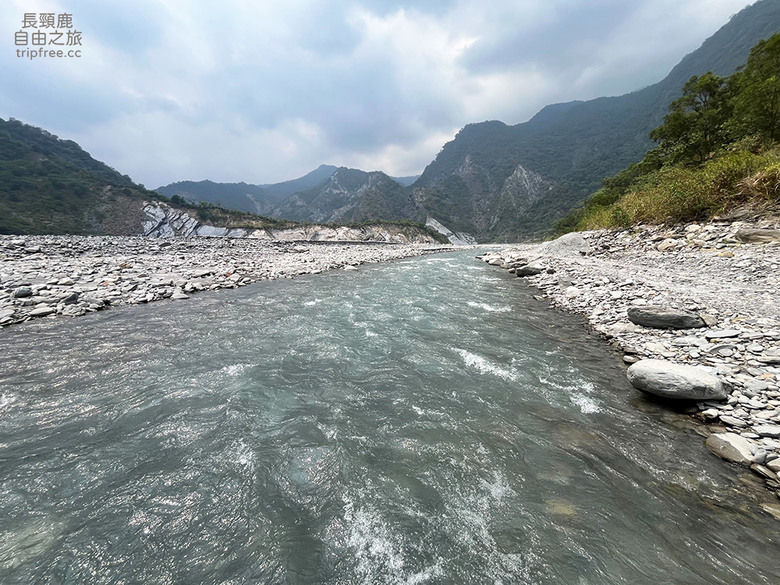 瀑布溯溪探險的露營地，河谷群山環繞