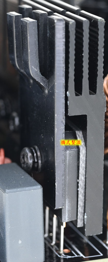 ENERMAX 保銳科技Revolution III 850W ATX 3.1金牌全模組電源開箱