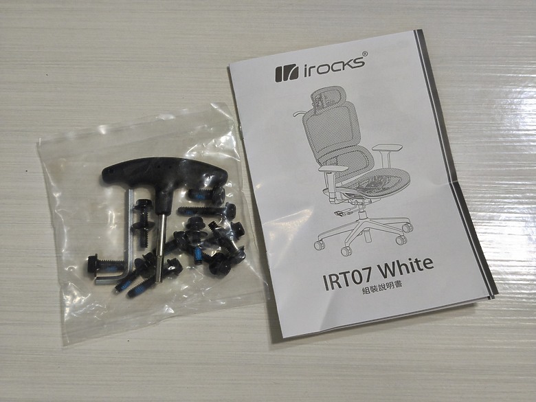 點我看大圖 8年後的第二把人體工學椅iRocks T07 White人體工學椅體驗分享