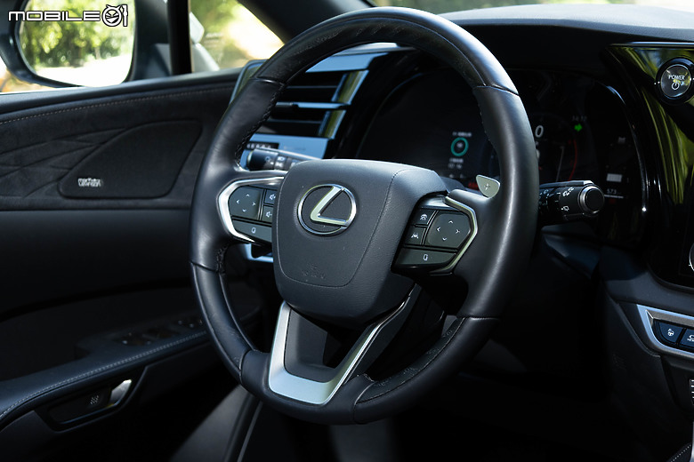 Lexus RX 450h+ 旗艦版試駕|淺嚐純電生活,從插電式油電動力開始!
